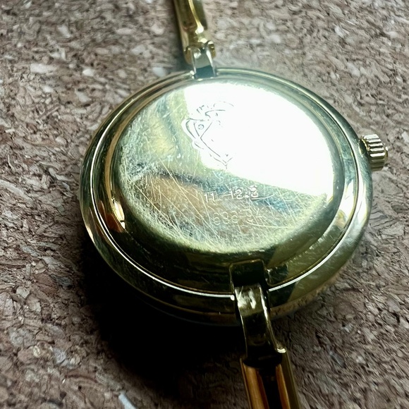Gucci Vintage Women’s Bangle Watch w/ 11 Interchangeable Bezels & Box - Picture 13 of 15